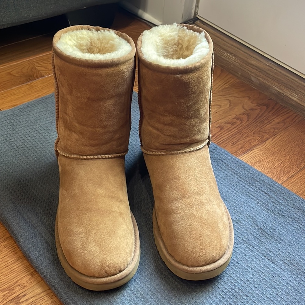 Classic Ugg Boots chestnut Women’s size 7